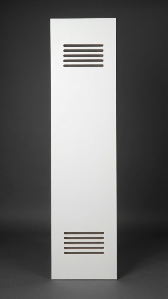 Puerta de mueble con ranuras y rejillas de ventilación